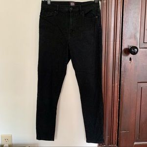 BDG Twig High Rise Cropped Black Jeans size 28